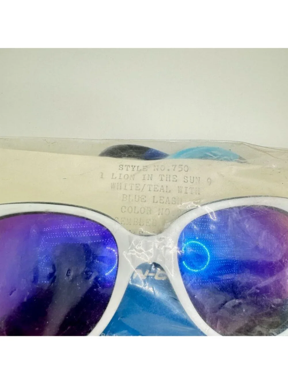 Martin-Copeland Sunglasses Lion In The Sun Style 750 White Teal Color 20 N-9
